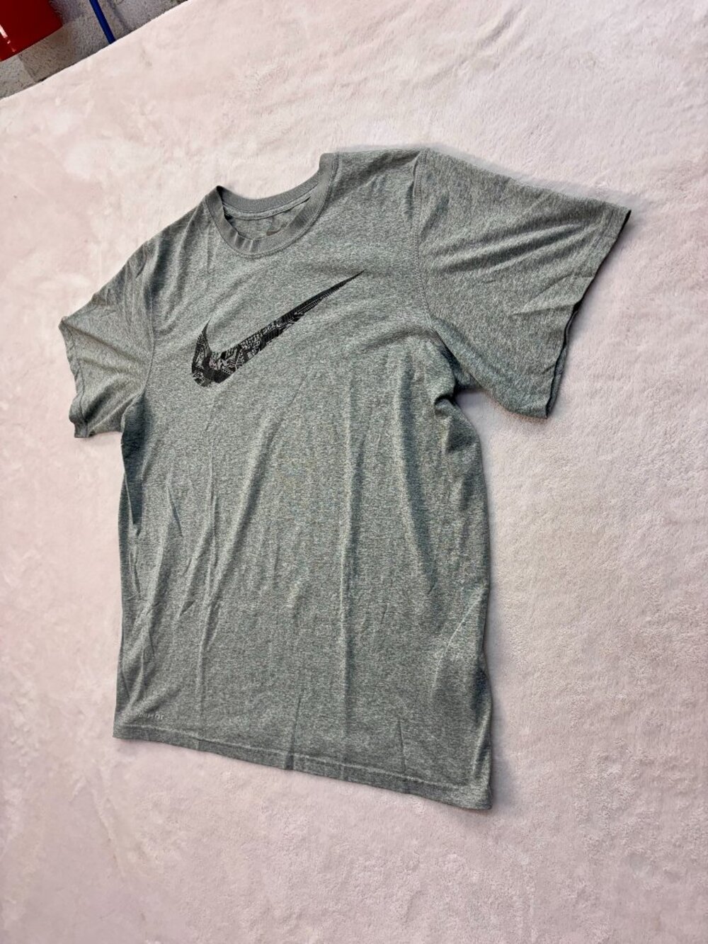 Nike Dri-Fit Men's Gray "Programmed 2 Win" T-Shirt --- Size: Large!!
